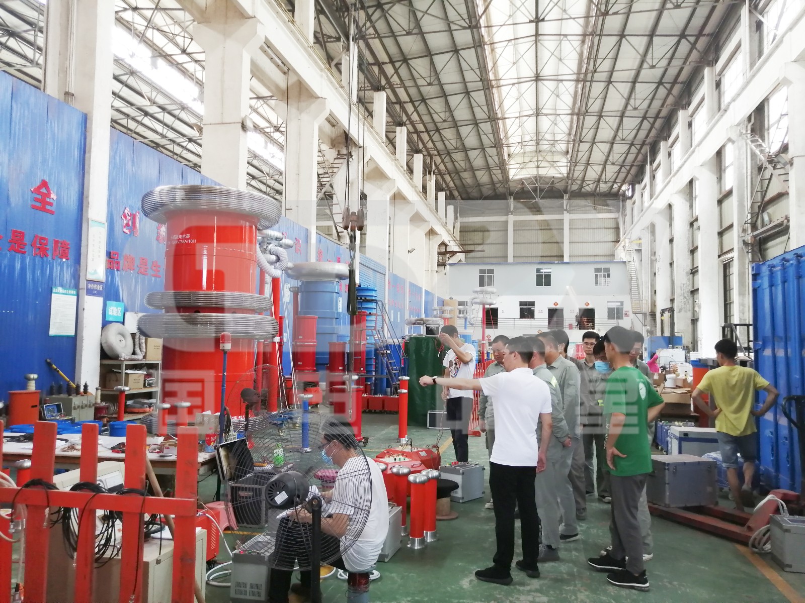 參觀生產(chǎn)車間.jpg 參觀生產(chǎn)車間.jpg